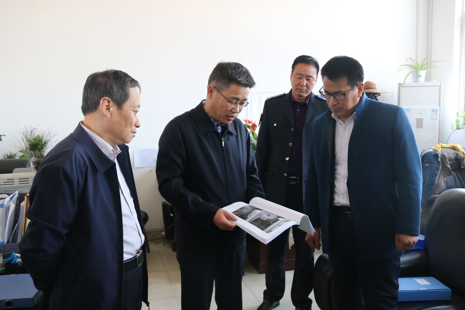 交通控股集团领导到公交集团检查指导安全工作